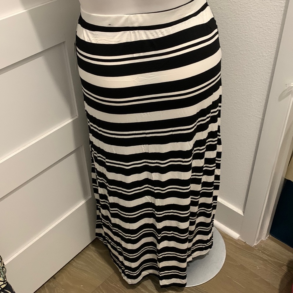 NWT Passports Maxi Knit Pull-On Skirt